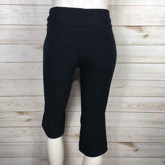 Nike Dri Fit Black Crops - Picture 5 of 8
